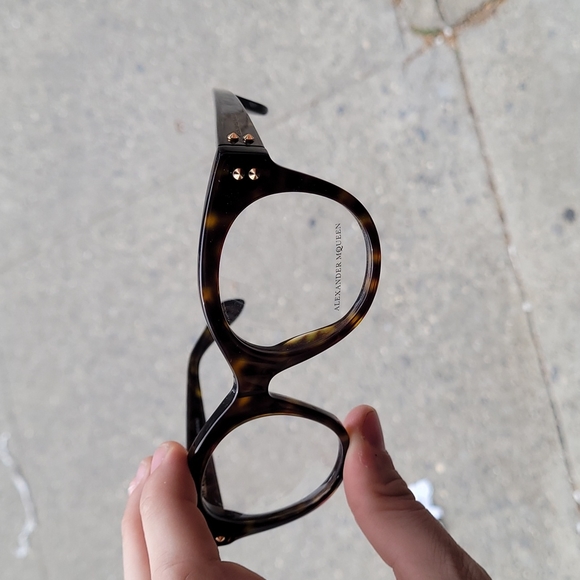 New Alexander Mqueen women's eyeglasses  frame 😍  ❤️ - Picture 8 of 8